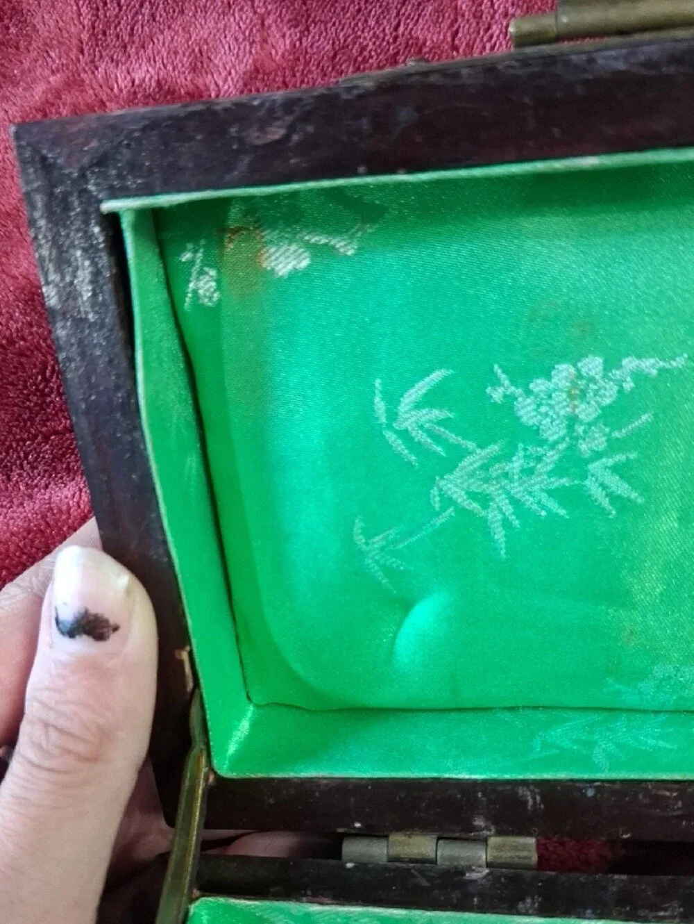 Vintage Hand-Painted Lacquer Jewelry Box with Brass Accents - Black & Gold